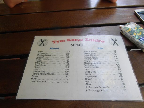 Ceny dań w restauracji w Tiranie
